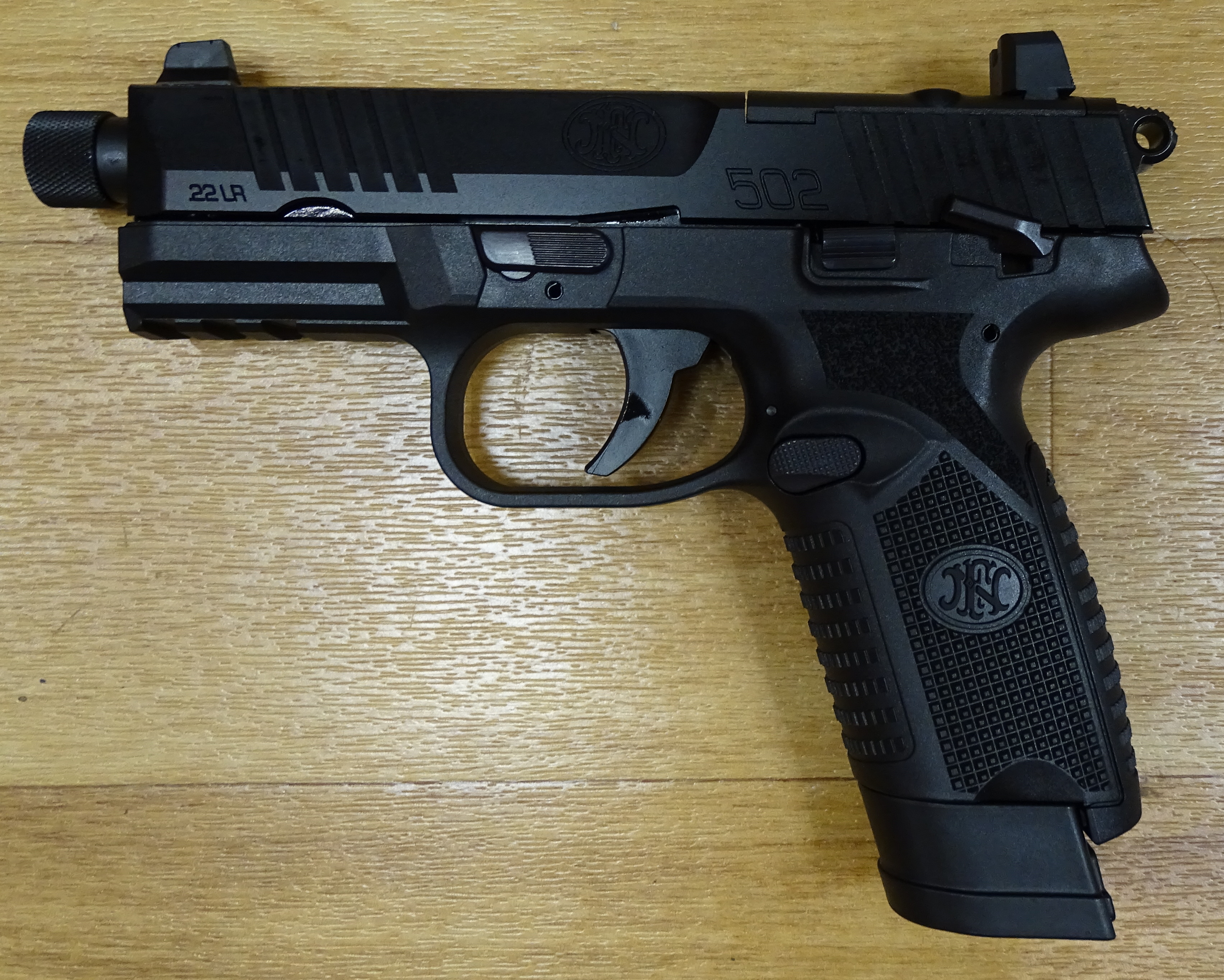 Pistolet FN 502 Black